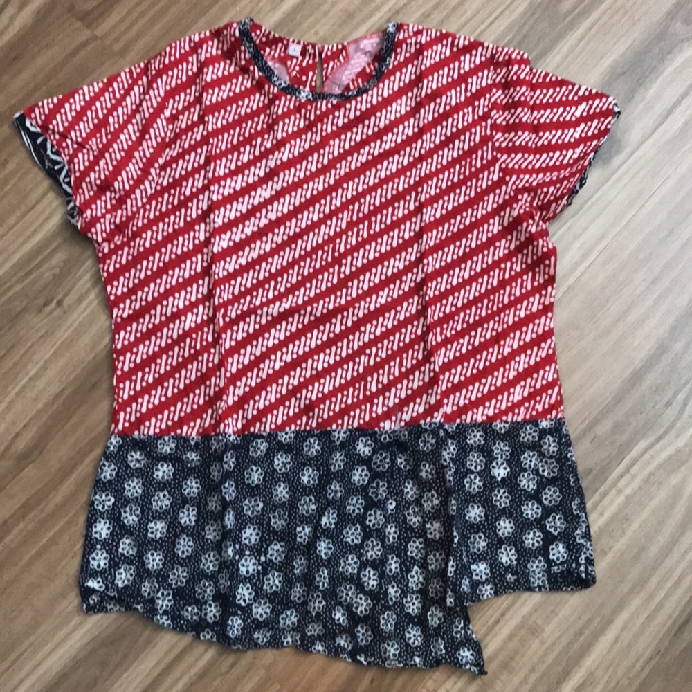 3 items, Women clothes and it’s still good condition and men socks from Japan